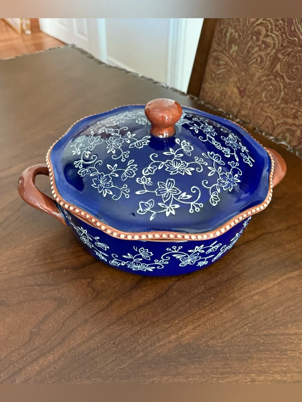 Temp-tations by Tara Floral Lace Blue 2 Quart Round Baking Dish with Lid & Rack